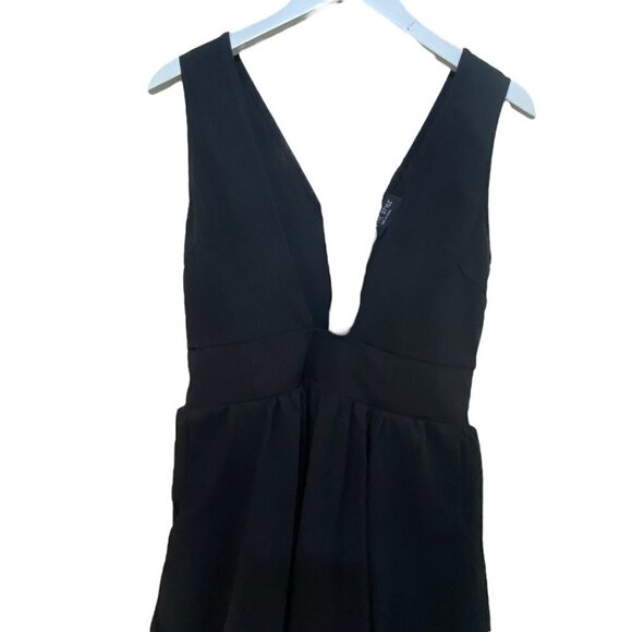 In the Style Black Romper Size 6 Plunge Sleeveless Mini Shorts - Picture 4 of 10
